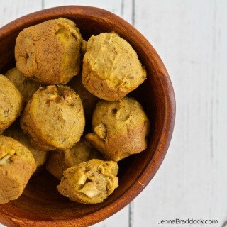 These healthy Pumpkin Apple Mini Muffins are perfect recipe for snacking or giving as a DIY holiday gift.
