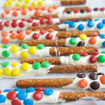 These White Chocolate Dipped Pretzel Rods are so easy that you will never need to buy a sweet treat for a party or special gift again. Serve them open in a mason jar or individually wrapped for a reasonable, beautiful dessert. #MakeHealthyEasy via @JBraddockRD http://JennaBraddock.com