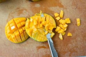 how to cut mangos