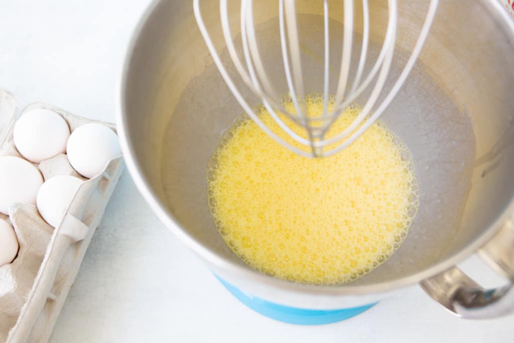  Mixing bowl with whipped eggs