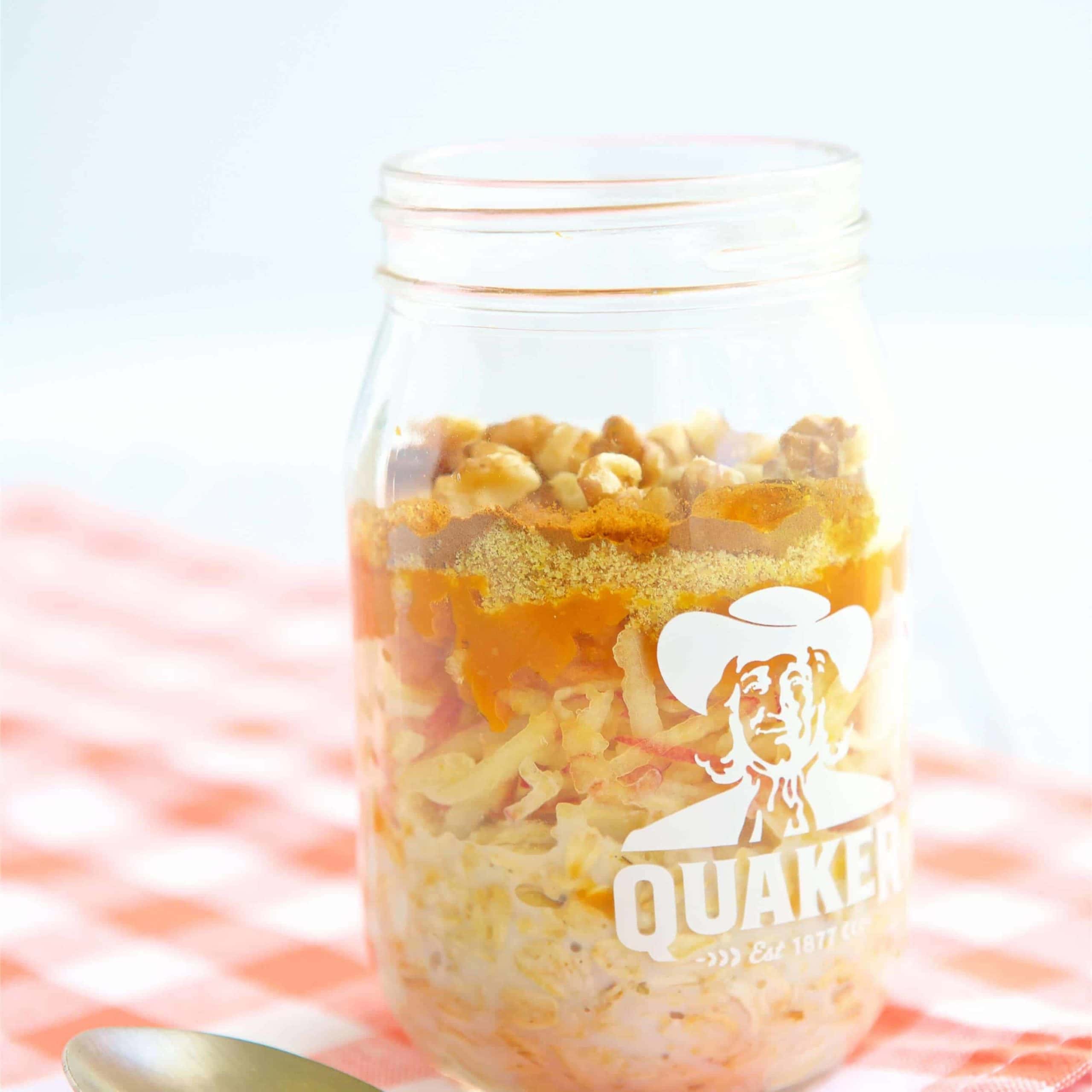 mason jar of overnight oats recipe